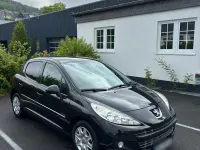 Gebraucht Peugeot 207 Tendance 95 PS (69 kW) 2011 Schwarz Kleinwagen