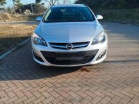 Gebraucht Opel Astra 116 PS (85 kW) 2014 Silber Kombi