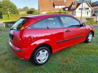 Gebraucht Ford Focus Trend 101 PS (74 kW) 2002 Rot Limousine