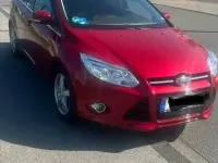 Gebraucht Ford Focus Titanium 150 PS (110 kW) 2011 Rot Limousine