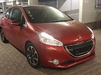Gebraucht Peugeot 208 Active 95 PS (69 kW) 2012 Rot Kleinwagen