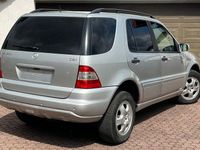 Gebraucht Mercedes ML270 163 PS (119 kW) 2002 Silber SUV
