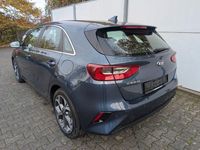 Gebraucht Kia Ceed 140 PS (102 kW) 2019 Blau Kleinwagen