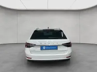 Gebraucht Skoda Superb Style 150 PS (110 kW) 2023 Moonweiß perleffekt Kombi