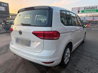 Gebraucht VW Touran Trendline 116 PS (85 kW) 2019 Weiß Van / Kleinbus