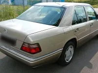 Gebraucht Mercedes 200 75 PS (55 kW) 1995 Silber Limousine
