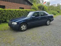Gebraucht Mercedes C180 122 PS (89 kW) 1995 Blau Limousine