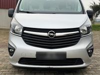 Gebraucht Opel Vivaro 145 PS (106 kW) 2016 Silber Van / Kleinbus