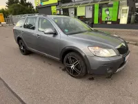 Gebraucht Skoda Octavia Scout 4x4 140 PS (102 kW) 2012 Grau Kombi
