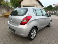 Gebraucht Hyundai i20 Style 101 PS (74 kW) 2012 Silber Kleinwagen