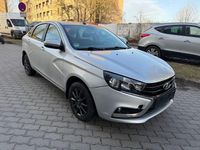 Gebraucht Lada Vesta 102 PS (75 kW) 2018 Silber Limousine