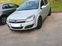 Usado Opel Astra 105 HP (77 kW) 2007 Prateado Sedan