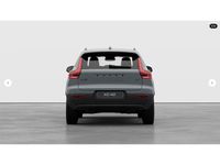Neu Volvo XC40 Plus 163 PS (119 kW) 2026 Grau SUV