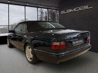 Gebraucht Mercedes E220 AMG 150 PS (110 kW) 1997 Blau Cabrio