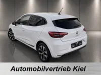 Używany Renault Clio V Evolution 67 KM (49 kW) 2023 Biały Sedan/Limuzyna