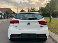 Gebraucht Kia Rio 84 PS (61 kW) 2010 Weiß Kleinwagen