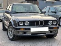 Gebraucht BMW 325 171 PS (125 kW) 1988 Blau Limousine