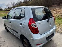 Gebraucht Hyundai i10 Edition 69 PS (50 kW) 2013 Blau Kleinwagen