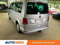 Gebraucht VW Caravelle Comfortline 150 PS (110 kW) 2021 Reflexsilber Van