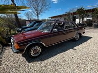 Gebraucht Mercedes 240 72 PS (52 kW) 1983 Rot Limousine