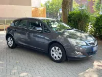 Gebraucht Opel Astra Edition 101 PS (74 kW) 2010 Grau Kleinwagen