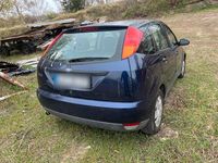 Usata Ford Focus 100 CV (73 kW) 2001 Blu Berlina