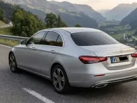 Gebraucht Mercedes E220 Avantgarde 194 PS (142 kW) 2021 Grau Limousine