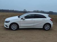 Gebraucht Mercedes A180 Style 122 PS (89 kW) 2015 Weiß Limousine