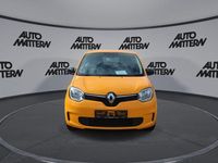 Second-hand Renault Twingo Equilibre 60 kW (82 CP) 2023 Galben Hatchback