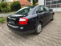 Używany Audi A4 131 KM (96 kW) 2001 Czarny Sedan/Limuzyna