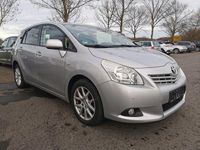 Gebraucht Toyota Verso Travel 147 PS (108 kW) 2013 Silber Van / Kleinbus
