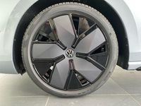 Gebraucht VW Passat R-line 265 PS (194 kW) 2026 Oyster silver metallic grenadill Kombi