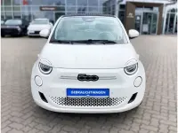 Gebraucht Fiat 500e La Prima 86 kW (118 PS) 2024 Colore esterno (arktis weiß) Cabrio