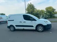 Gebraucht Peugeot Partner 90 PS (66 kW) 2010 Weiß Van / Kleinbus