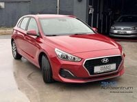Gebraucht Hyundai i30 Select 120 PS (88 kW) 2020 Rot Limousine