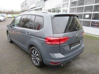 Używany VW Touran Active 150 KM (110 kW) 2021 Szary Minivan
