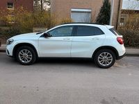 Gebraucht Mercedes GLA180 122 PS (89 kW) 2017 Weiß SUV