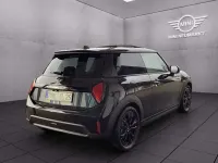 Gebraucht Mini Cooper S Favoured 204 PS (150 kW) 2024 Midnight black ii Kleinwagen
