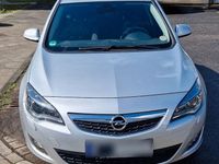 Gebraucht Opel Astra Edition 140 PS (102 kW) 2012 Silber Limousine