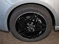 Gebraucht Mercedes V300 Avantgarde 237 PS (174 kW) 2025 Hightechsilber metallic Van / Kleinbus