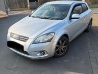 Gebraucht Kia Ceed 90 PS (66 kW) 2010 Silber Kleinwagen