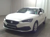 Używany Seat Leon Reference 116 KM (85 kW) 2022 Biały Sedan/Limuzyna