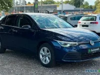 Gebraucht VW Golf VIII Life 131 PS (96 kW) 2023 Atlantic blue metallic Limousine