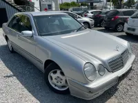 Używany Mercedes E220 143 KM (105 kW) 2001 Srebrny Sedan/Limuzyna