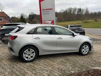 Gebraucht Kia Ceed Comfort 140 PS (102 kW) 2025 Sparklingsilber Kleinwagen