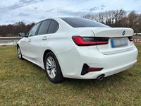 Gebraucht BMW 318 150 PS (110 kW) 2019 Weiß Limousine