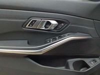 Gebraucht BMW 320 Luxury Line 190 PS (139 kW) 2020 Saphirschwarz metallic Kombi