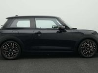 Gebraucht Mini Cooper Favoured 156 PS (114 kW) 2024 Schwarz Kleinwagen