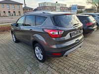Gebraucht Ford Kuga Titanium 182 PS (133 kW) 2017 Grau SUV