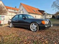 Gebraucht Mercedes E230 140 PS (102 kW) 1988 Schwarz Limousine